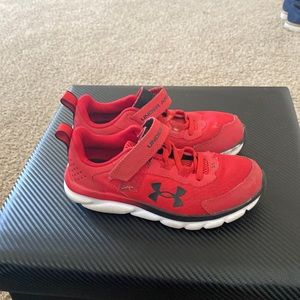 Boys Underarmor shoes